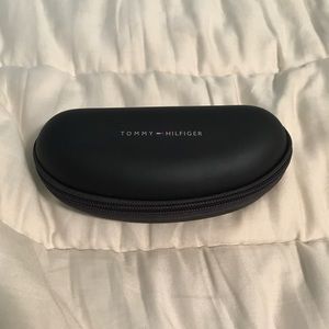 Tommy Hilfiger sunglasses case